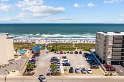 Ocean Breeze Villas-5 bd /5.5 bath-Sleeps 18-(9 BEDS)-Parking-WIFI-Pool