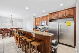 Ocean Breeze Villas-5 bd /5.5 bath-Sleeps 18-(9 BEDS)-Parking-WIFI-Pool