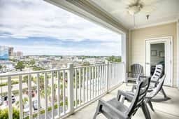 Ocean Breeze Villas-3 bd /3.5 bath-Sleeps 12-(7 BEDS)-Parking-WiFi-Pool