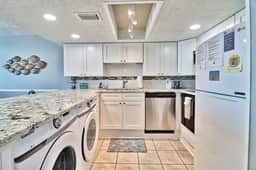 Oceanfront Waterpointe1 1004-3b/2b-Sleeps 6-Balcony-WIFI-TV-Pool-Family Friendly