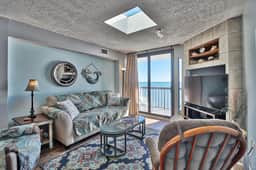 Oceanfront Waterpointe1 1004-3b/2b-Sleeps 6-Balcony-WIFI-TV-Pool-Family Friendly