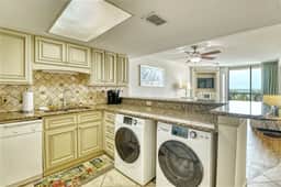 Oceanfront Waterpointe1 303-3b/2b-Sleeps 6-Balcony-WIFI-TV-Pool-Family Friendly