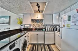 Oceanfront Waterpointe1 304-3b/2b-Sleeps 6-Balcony-WIFI-TV-Pool-Family Friendly