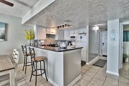 Oceanfront Waterpointe1 304-3b/2b-Sleeps 6-Balcony-WIFI-TV-Pool-Family Friendly