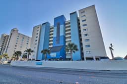 Oceanfront Waterpointe1 402-3b/2b-Sleeps 6-Balcony-WIFI-TV-Pool-Family Friendly