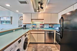 Oceanfront Waterpointe1 505-3b/2b-Sleeps 7-Balcony-WIFI-TV-Pool-Family Friendly
