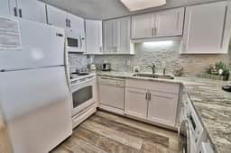 Oceanfront Waterpointe1 606-3b/2b-Sleep6-Balcony-WIFI-TV-Pool-Family Friendly