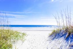 Escape to Windy Village-Oceanfront-Sleep6-2br/2ba-Full Kitchen-Pool-Free Parking