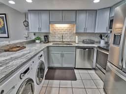 Oceanfront Waterpointe1 804-3b/2b-Sleeps 6-Balcony-WIFI-TV-Pool-Family Friendly