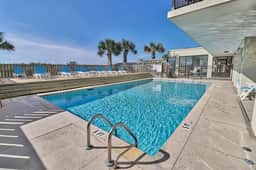 Windy Hill Beach-Sleeps 6-3bed/2bath-Oceanfront-Pool-WIFI-TV-16 Foot Balcony