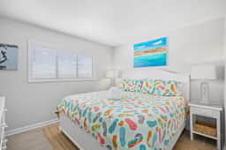 Oceanfront Waterpointe1 707-3b/2b-Sleeps 6-Balcony-WIFI-TV-Pool-Family Friendly