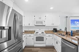 Dog Friendly-Sandy Dunes-Sleeps 6-3br/2b-Oceanfront-WIFI