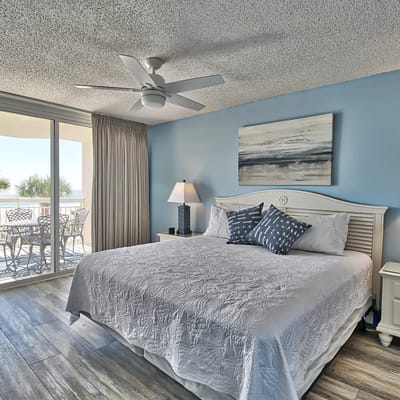 Crescent Shores-Oceanfront-Sleeps12-4br/3ba-6 Beds-Lazy River-Pools-Parking
