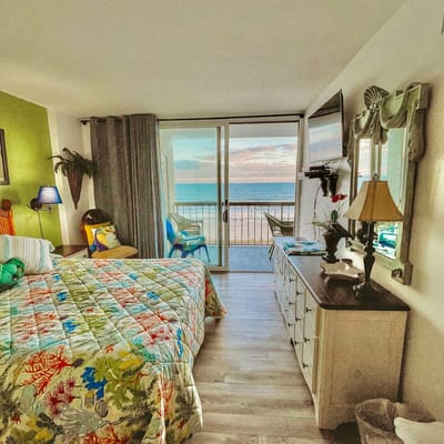 Oceanfront Waterpointe1 504-3b/2b-Sleeps 6-Balcony-WIFI-TV-Pool-Family Friendly