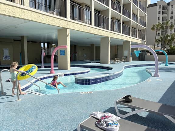 Beach Cove Resort-Top Floor-Pools/Hot Tubs-Lazy River-4 Night Min Stay-Sleeps 5