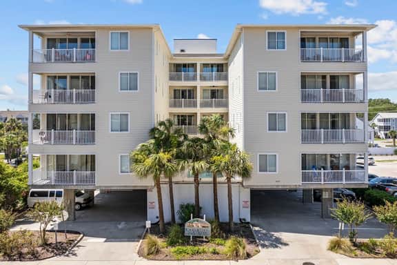 Ocean Breeze Villas-5 bd /5.5 bath-Sleeps 18-(9 BEDS)-Parking-WIFI-Pool