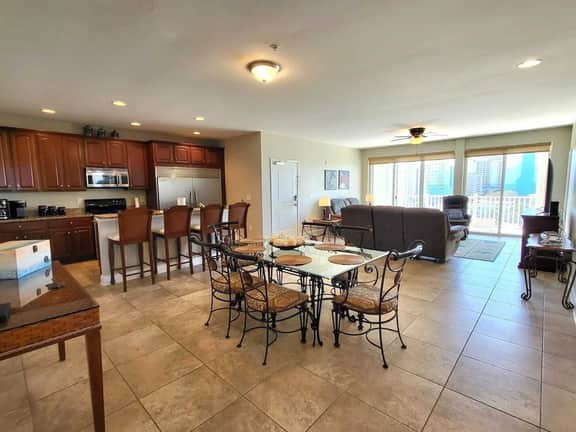Ocean Breeze Villas-3 bd /3.5 bath-Sleeps 12-(7 BEDS)-Parking-WiFi-Pool