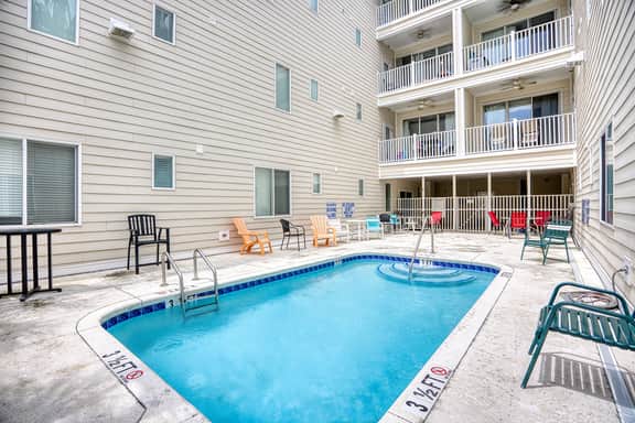 Ocean Breeze Villas-3 bd /3.5 bath-Sleeps 12-(7 BEDS)-Parking-WiFi-Pool