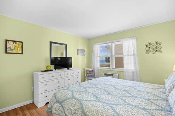 Ocean Pier Unit 303 Sleeps 6-2br/2ba-Full Kitchen-Pool-Direct Oceanfront Balcony