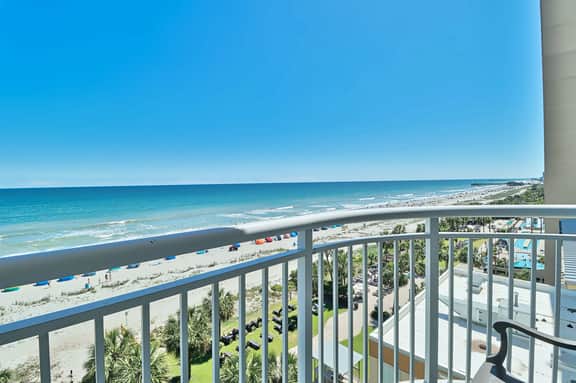 Budget Friendly Oceanfront-1bed/1bath-2 Beds-Sleeps 4-Pools-WIFI-Free Parking