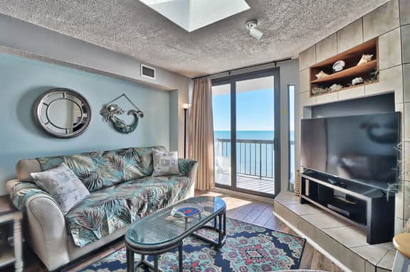 Oceanfront Waterpointe1 1004-3b/2b-Sleeps 6-Balcony-WIFI-TV-Pool-Family Friendly