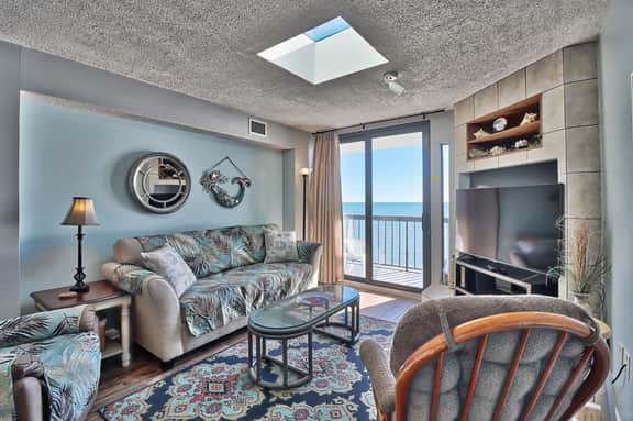 Oceanfront Waterpointe1 1004-3b/2b-Sleeps 6-Balcony-WIFI-TV-Pool-Family Friendly