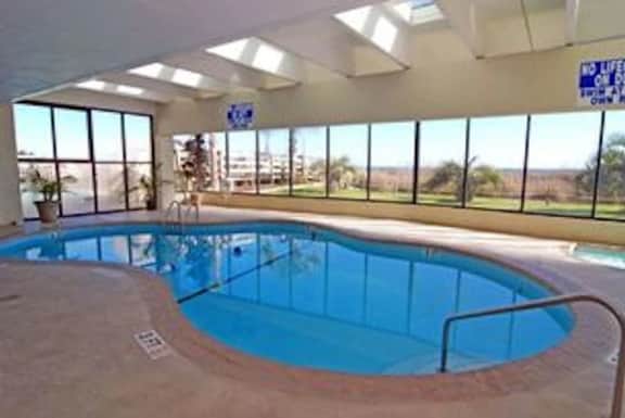 Oceanfront Waterpointe1 304-3b/2b-Sleeps 6-Balcony-WIFI-TV-Pool-Family Friendly