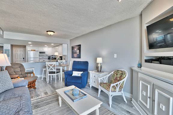 Oceanfront Waterpointe1 406-3b/2b-Sleeps 6-Balcony-WIFI-TV-Pool-Family Friendly