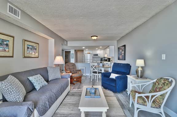 Oceanfront Waterpointe1 406-3b/2b-Sleeps 6-Balcony-WIFI-TV-Pool-Family Friendly