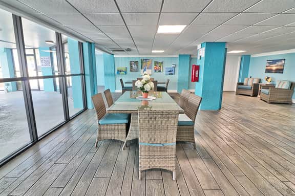 Oceanfront Waterpointe1 407-3b/2b-Sleeps 6-Balcony-WIFI-TV-Pool-Family Friendly
