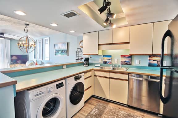 Oceanfront Waterpointe1 505-3b/2b-Sleeps 7-Balcony-WIFI-TV-Pool-Family Friendly