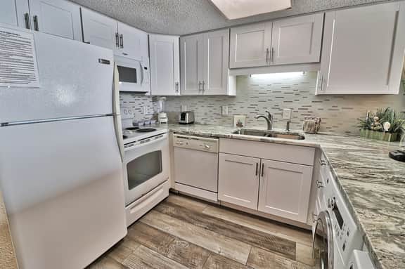 Oceanfront Waterpointe1 606-3b/2b-Sleep6-Balcony-WIFI-TV-Pool-Family Friendly
