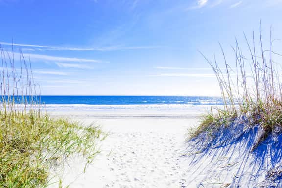 Escape to Windy Village-Oceanfront-Sleep6-2br/2ba-Full Kitchen-Pool-Free Parking