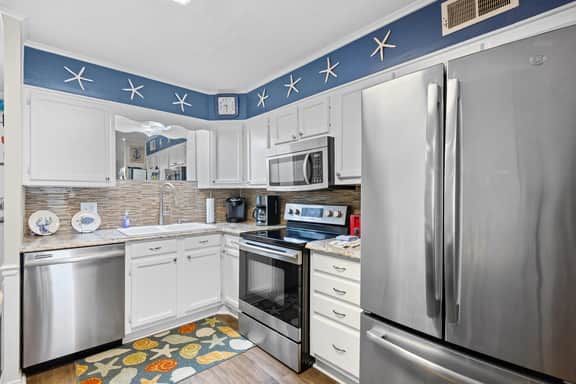 Escape to Windy Village-Oceanfront-Sleep6-2br/2ba-Full Kitchen-Pool-Free Parking