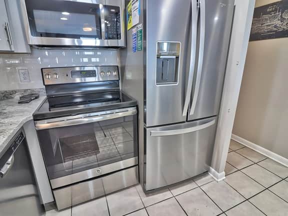 Oceanfront Waterpointe1 804-3b/2b-Sleeps 6-Balcony-WIFI-TV-Pool-Family Friendly