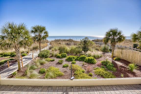 Oceanfront Waterpointe1 206-3b/2b-Sleeps6-Balcony-WIFI-TV-Pool-Family Friendly