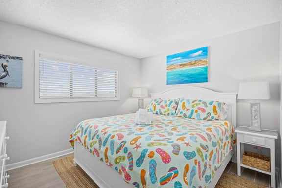 Oceanfront Waterpointe1 707-3b/2b-Sleeps 6-Balcony-WIFI-TV-Pool-Family Friendly
