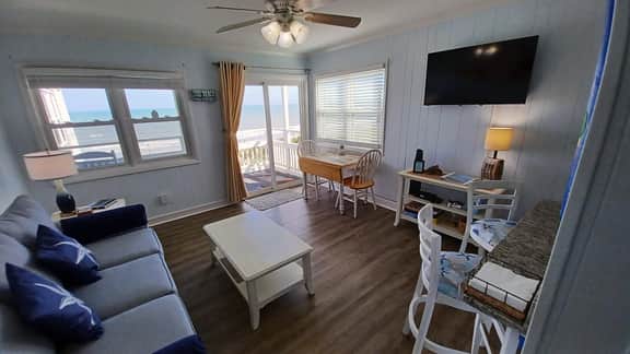 Seaside Escape at Windsong-Unit 306-Sleeps 4-1br/1ba-Balcony-WIFI-Parking