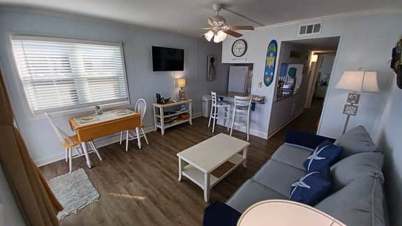 Seaside Escape at Windsong-Unit 306-Sleeps 4-1br/1ba-Balcony-WIFI-Parking
