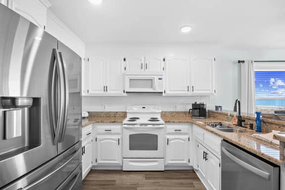 Dog Friendly-Sandy Dunes-Sleeps 6-3br/2b-Oceanfront-WIFI