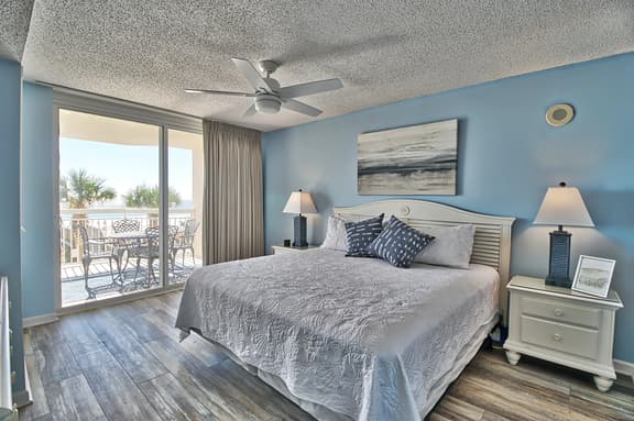Crescent Shores-Oceanfront-Sleeps12-4br/3ba-6 Beds-Lazy River-Pools-Parking