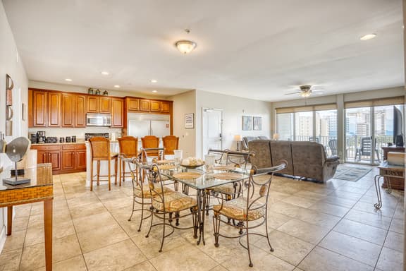 Ocean Breeze Villas-3 bd /3.5 bath-Sleeps 12-(7 BEDS)-Parking-WiFi-Pool