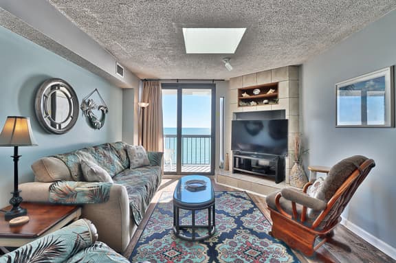 Oceanfront Waterpointe1 1004-3b/2b-Sleeps 6-Balcony-WIFI-TV-Pool-Family Friendly