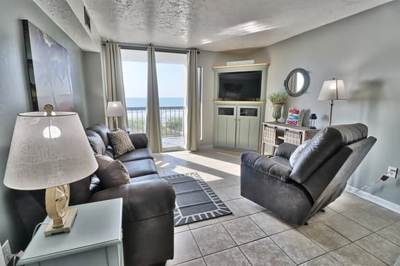 Oceanfront Waterpointe1 304-3b/2b-Sleeps 6-Balcony-WIFI-TV-Pool-Family Friendly