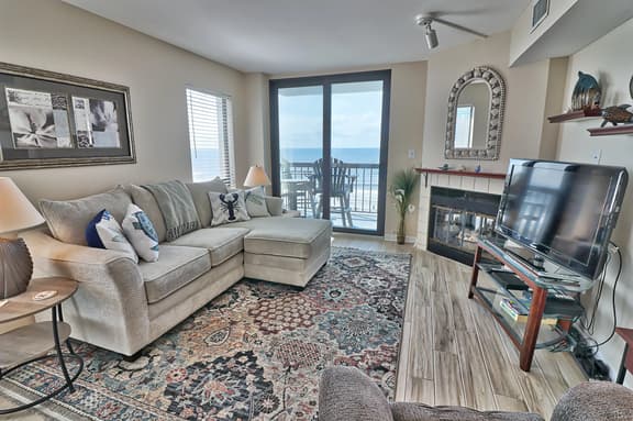 Oceanfront Waterpointe1 601-3b/2b-Sleeps 6-Balcony-WiFi-TV-Pool-Family Friendly