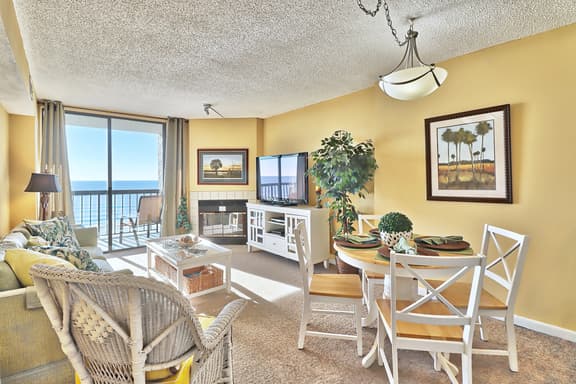 Oceanfront Waterpointe1 604-3b/2b-Sleeps 6-Balcony-WIFI-TV-Pool-Family Friendly
