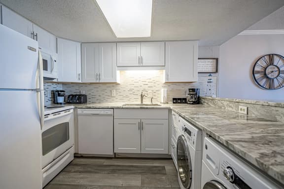 Oceanfront Waterpointe1 606-3b/2b-Sleep6-Balcony-WIFI-TV-Pool-Family Friendly