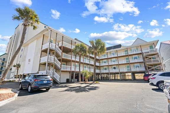 Escape to Windy Village-Oceanfront-Sleep6-2br/2ba-Full Kitchen-Pool-Free Parking