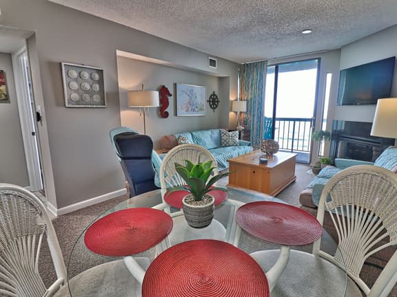 Oceanfront Waterpointe1 804-3b/2b-Sleeps 6-Balcony-WIFI-TV-Pool-Family Friendly
