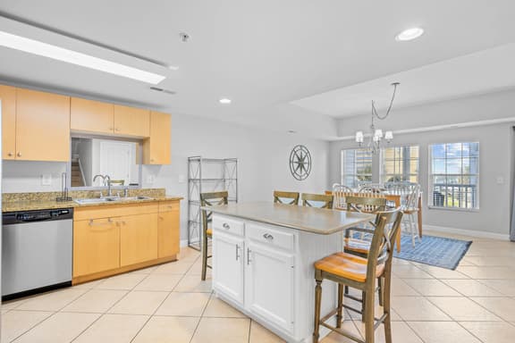 Pier Watch Villas-Sleeps-14 6bed/4bath-(10 beds)-Pools-WIFI-Free Parking